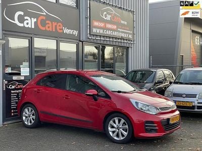 Rood Gebruikt 2016 Kia Rio Hatchback | € 6.440 (Eerlijke prijs)