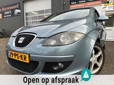 tweedehands Seat Toledo 2.0 FSI Stylance met trekhaak en parkeersensoren en navigatie en bluetooth telefoon / media en airco