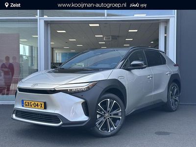 Precious silver prem. metallic/zwart dak Occasion 2024 Toyota bZ4X Premium SUV | € 45.950 (Iets duurder)