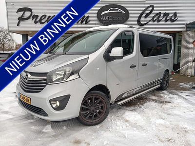 Zilver (metallic) Occasion 2017 Opel Vivaro Innovation MPV | € 22.945