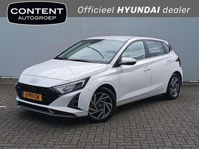 Atlas white Occasion 2024 Hyundai i20 Premium Hatchback | € 20.440 (Eerlijke prijs)