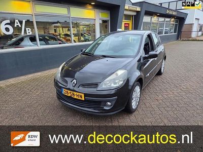 Zwart Gebruikt 2005 Renault Clio II Dynamique Hatchback | € 2.340 (Eerlijke prijs)