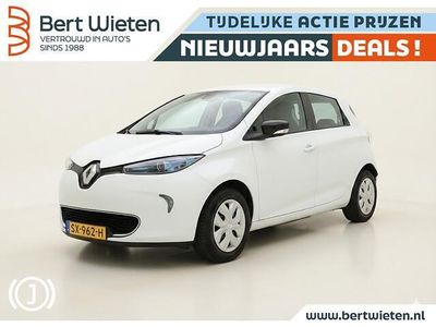 Wit (metallic) Gebruikt 2018 Renault Zoe Life Hatchback | € 9.840 (Eerlijke prijs)