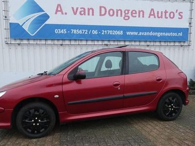 Rood Gebruikt 2007 Peugeot 206 Forever Hatchback | € 1.495 (Eerlijke prijs)