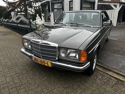 Grijs Gebruikt 1984 Mercedes 230 | € 15.900