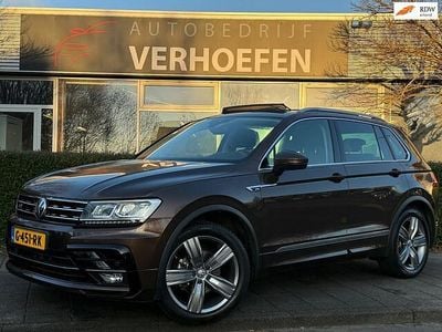 Bruin Occasion 2018 VW Tiguan R-line SUV | € 23.950 (Goede deal)