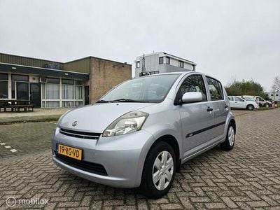 Occasion Daihatsu Sirion 87 PK (63 kW) 2005 Grijs Hatchback