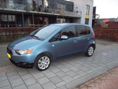 Blauw (metallic) Gebruikt 2010 Mitsubishi Colt Edition Hatchback | € 2.450 (Goede deal)