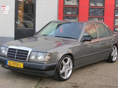 Grijs Gebruikt 1987 Mercedes E260 Sedan | € 4.350