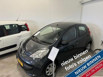 Occasion Peugeot 107 68 PK (50 kW) 2005 Grijs (metallic) Hatchback