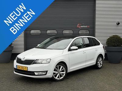 Wit (metallic) Gebruikt 2016 Skoda Rapid Joy Hatchback | € 5.900 (Eerlijke prijs)
