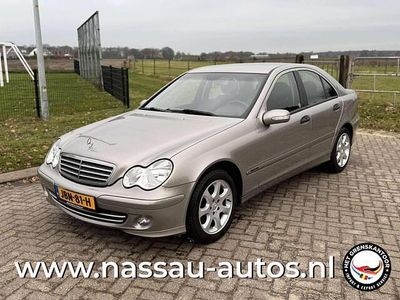 Goud (metallic) Occasion 2004 Mercedes C200 Sedan | € 3.950 (Iets duurder)