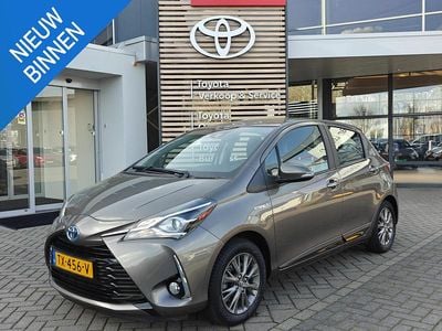 Occasion Toyota Yaris Hybrid Executive 101 PK (74 kW) 2018 Grijs Hatchback