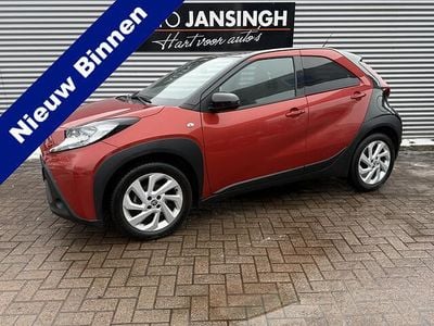 Rood (metallic) Occasion 2022 Toyota Aygo X Envy SUV | € 18.500 (Eerlijke prijs)