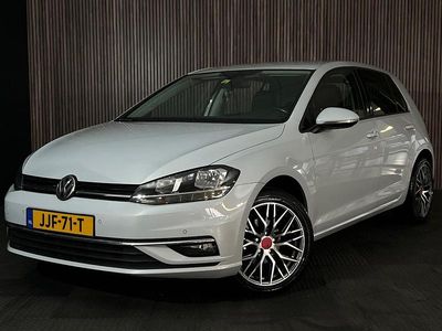 Wit (metallic) Gebruikt 2017 VW Golf VII Comfortline Hatchback | € 13.450 (Goede deal)