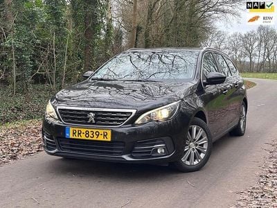 Zwart (metallic) Gebruikt 2018 Peugeot 308 SW Allure Stationwagen | € 3.950 (Super prijs)