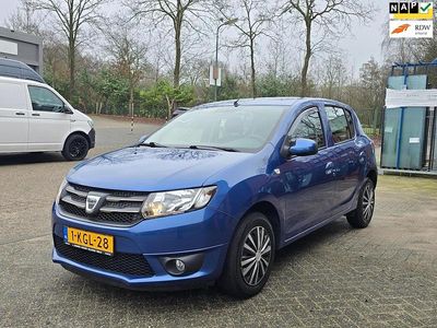 Blauw Occasion 2013 Dacia Sandero Lauréate Hatchback | € 6.495 (Eerlijke prijs)