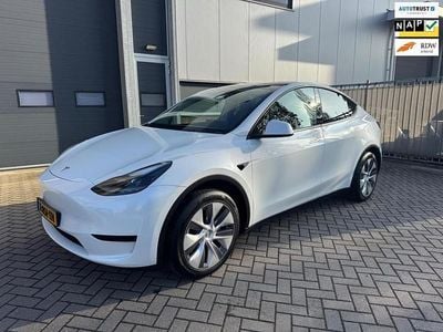 Wit (metallic) Occasion 2024 Tesla Model Y RWD SUV | € 35.850 (Goede deal)