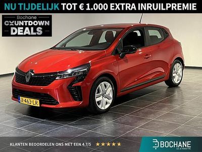 Rood Gebruikt 2023 Renault Clio V Evolution Hatchback | € 21.200 (Eerlijke prijs)