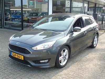 Grijs Gebruikt 2016 Ford Focus Titanium Hatchback | € 13.450 (Eerlijke prijs)