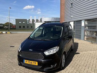 Zwart Occasion 2015 Ford Tourneo Courier Titanium MPV | € 7.500 (Duur)
