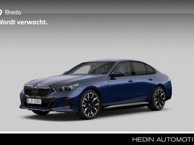 Blauw Gebruikt 2025 BMW 550e Sedan | € 77.880 (Super prijs)