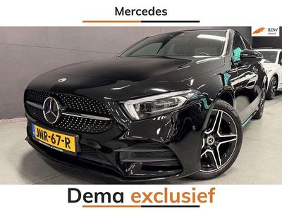 Zwart Occasion 2022 Mercedes A250 Premium Sedan | € 31.950 (Eerlijke prijs)
