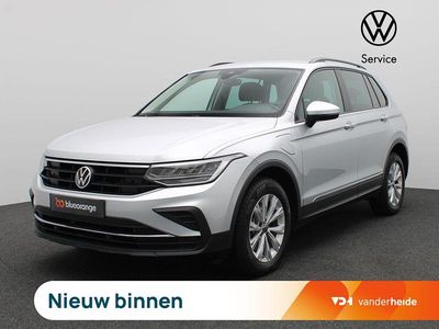 Grijs Gebruikt 2022 VW Tiguan Life SUV | € 29.900 (Super prijs)
