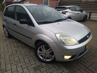 Grijs Gebruikt 2002 Ford Fiesta Hatchback | € 1.199 (Eerlijke prijs)