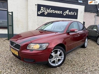 Rood (metallic) Occasion 2006 Volvo S40 Sedan | € 3.450 (Eerlijke prijs)