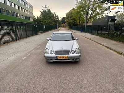 Grijs Occasion 2001 Mercedes E200 Classic Sedan | € 2.999