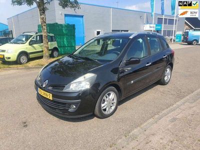 tweedehands Renault Clio Estate 1.2 TCE Sélection Business Sport Clima Bj:2