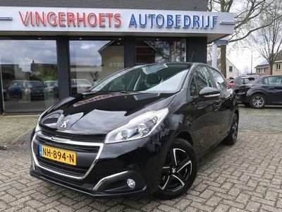 tweedehands Peugeot 208 1.2 Benzine Superzuinig ( 1 op 16 ) 5-deurs Zwart * Navigatie * Parkeersensoren * L.M. Velgen * Airco * Cruise Control * Vierseizoenenbanden * Apple Car Play *