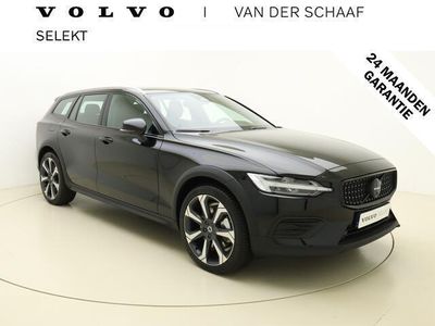 tweedehands Volvo V60 CC B5 264pk AWD Plus / NIEUW / DIRECT LEVERBAAR / 360 Camera / Harman Kardon audio / Black pakket / Sportstoelen / Standkachel /