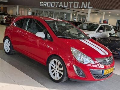 Rood Occasion 2011 Opel Corsa Cosmo Hatchback | € 4.444 (Eerlijke prijs)