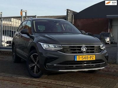 Grijs (metallic) Occasion 2022 VW Tiguan Active SUV | € 25.950 (Super prijs)