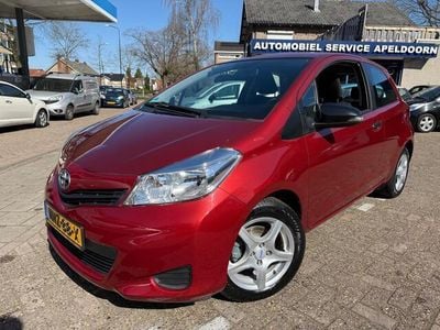 Rood Occasion 2013 Toyota Yaris Comfort Hatchback | € 7.250 (Eerlijke prijs)