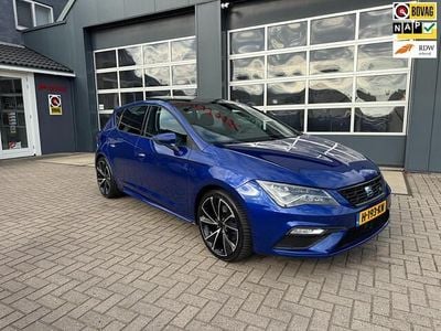 Blauw (metallic) Occasion 2018 Seat Leon Business Hatchback | € 14.750 (Eerlijke prijs)