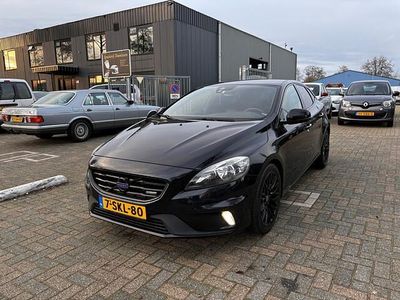Zwart (metallic) Gebruikt 2013 Volvo V40 Summum Hatchback | € 5.749 (Eerlijke prijs)