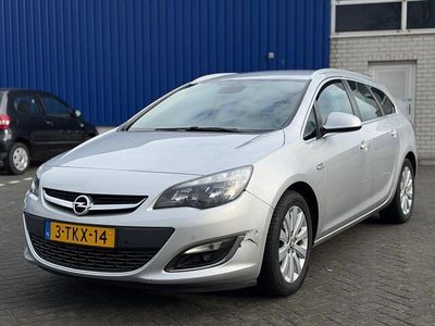 Grijs Gebruikt 2014 Opel Astra Cosmo Stationwagen | € 3.995