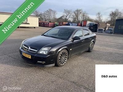Zwart Occasion 2004 Opel Vectra GTS Elegance Hatchback | € 1.499 (Eerlijke prijs)