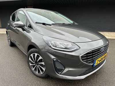 Grijs Gebruikt 2023 Ford Fiesta Titanium Hatchback | € 17.995 (Eerlijke prijs)