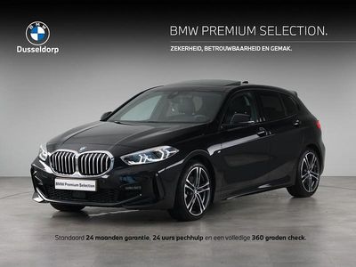 Zwart Occasion 2024 BMW 118 Comfort Edition Hatchback | € 33.950 (Eerlijke prijs)