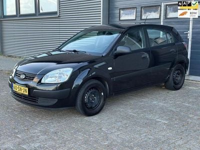 Zwart Gebruikt 2006 Kia Rio Hatchback | € 1.999 (Eerlijke prijs)