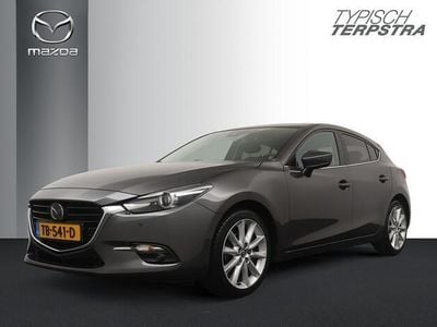 Machine grey (grijs metallic) Gebruikt 2018 Mazda 3 Hatchback | € 16.450 (Eerlijke prijs)