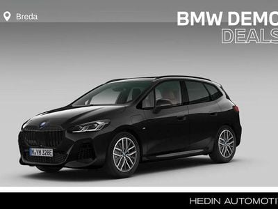 Saphirschwarz metallic (donker zwart metallic) Gebruikt 2025 BMW 225 Active Tourer Comfort Edition MPV | € 43.880 (Eerlijke prijs)