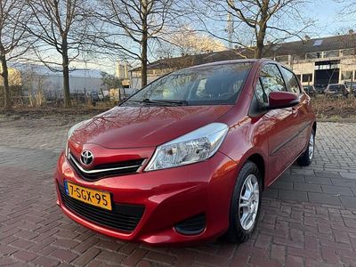 Rood Occasion 2013 Toyota Yaris Hatchback | € 4.000 (Eerlijke prijs)
