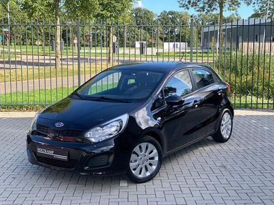 Zwart Gebruikt 2012 Kia Rio Hatchback | € 6.745 (Eerlijke prijs)