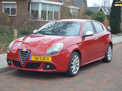 Rood Gebruikt 2012 Alfa Romeo Giulietta Distinctive Hatchback | € 7.995 (Eerlijke prijs)