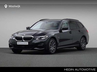 Zwart Gebruikt 2022 BMW 330e Comfort Edition Stationwagen | € 38.880 (Goede deal)